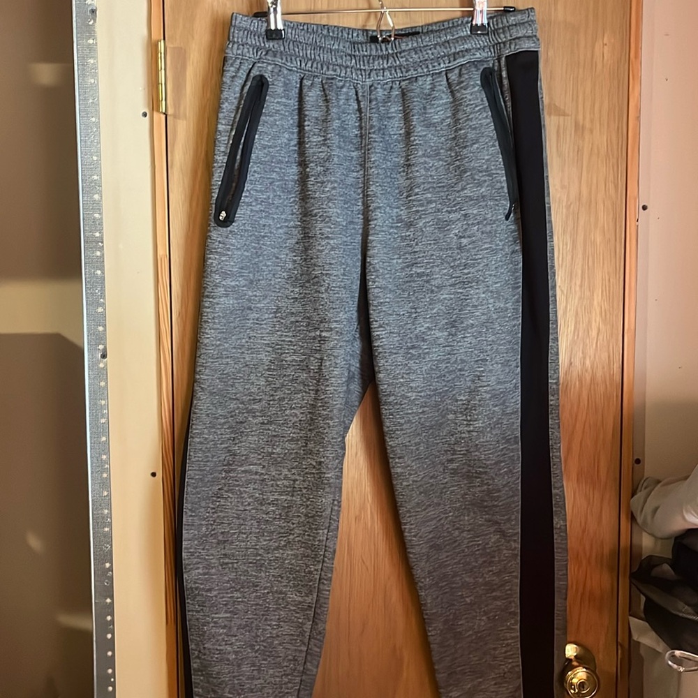Mens LT gray The Foundry fleece pants. Very goods condition